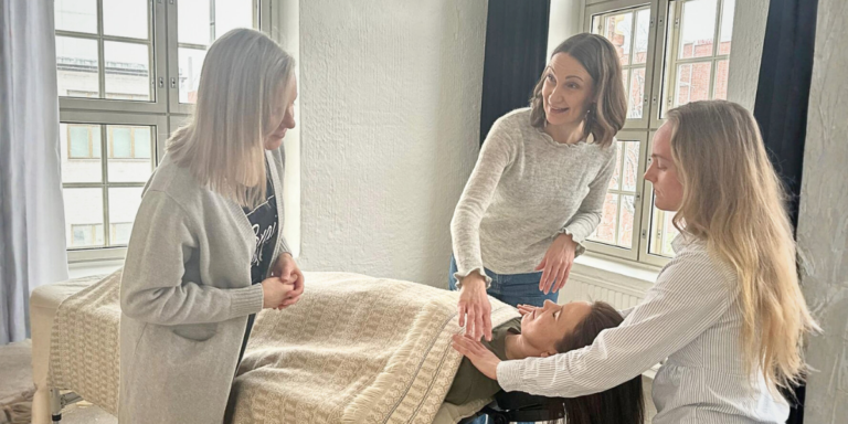 Inside AUVO Practitioner Training: Skills, Practice Path, and the Support of an International Community